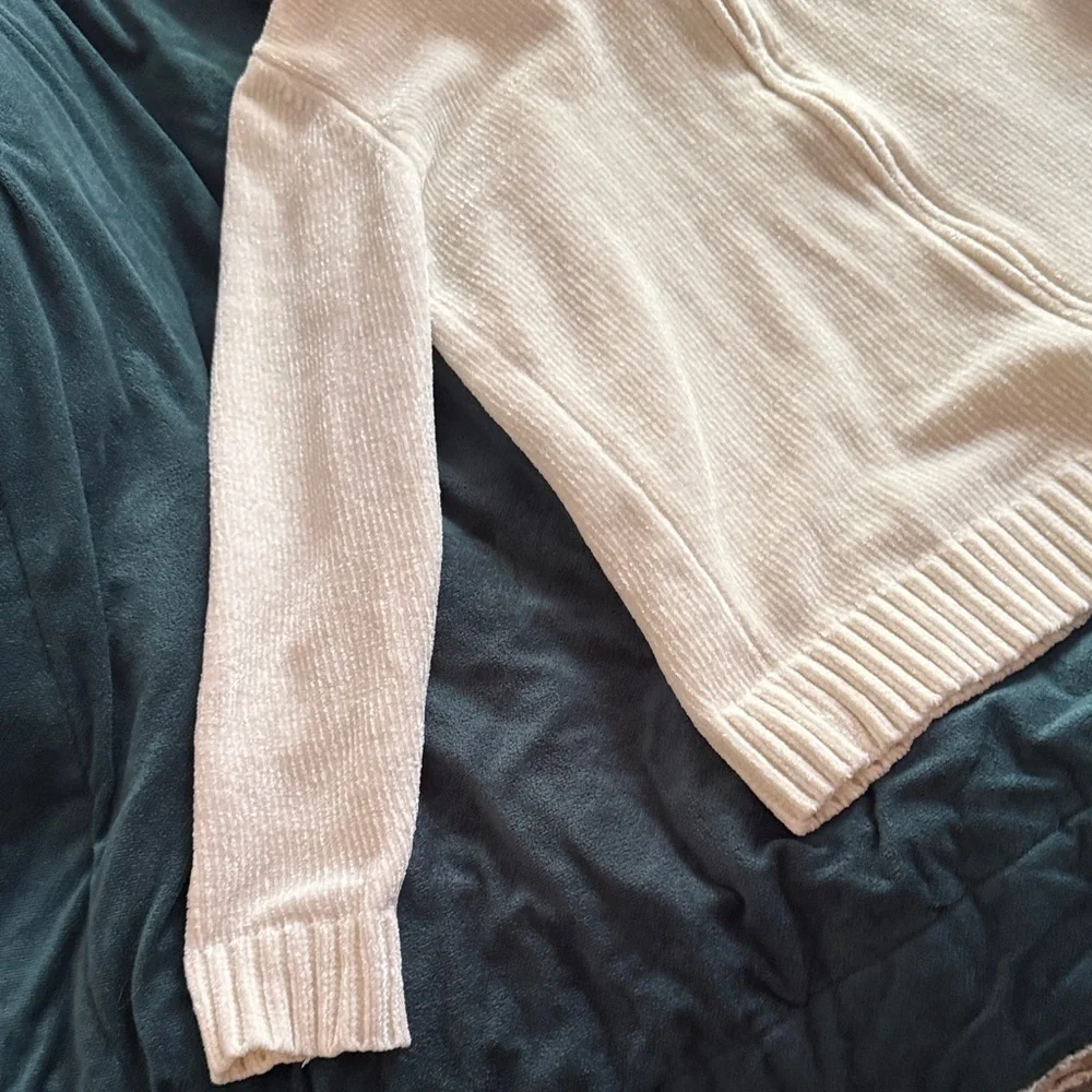 Cozy Cream Women's Zip-Up Turtleneck Sweater